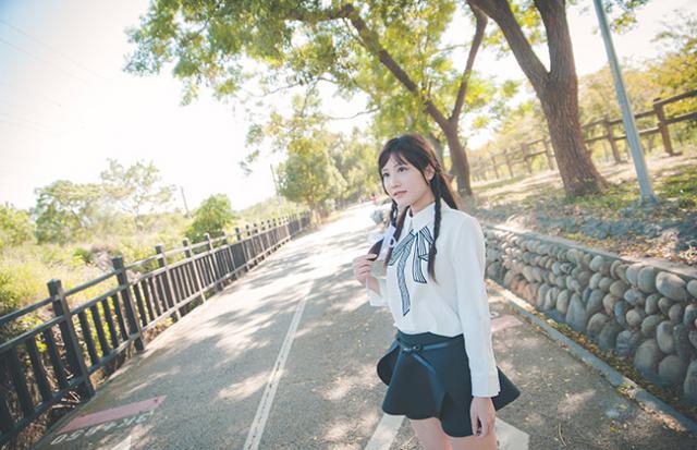 「賑々しい」の対義語や反対語