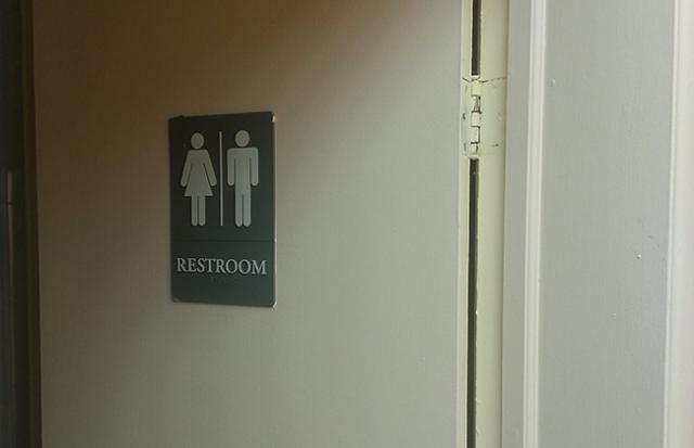 社会人の方が学校のトイレを使う夢