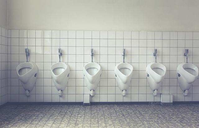 トイレに大事な物を落とす夢