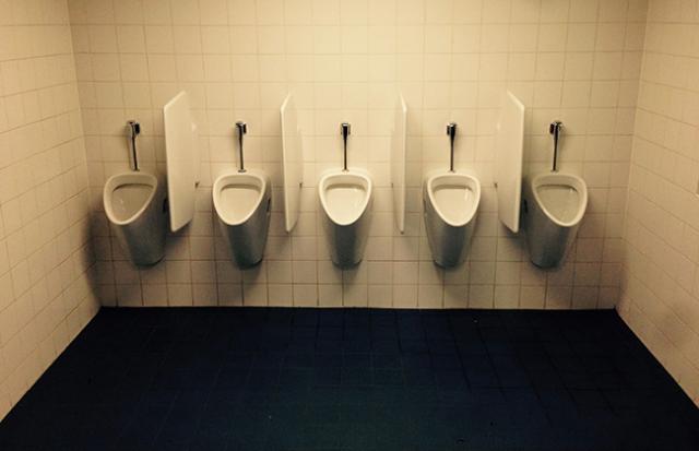 トイレの水が溢れる夢
