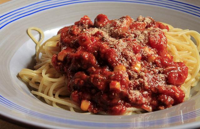 トマトソースのパスタを食べる夢