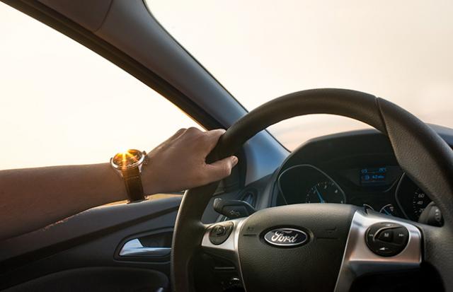 故障した車を見放し、新車を購入しようとする夢