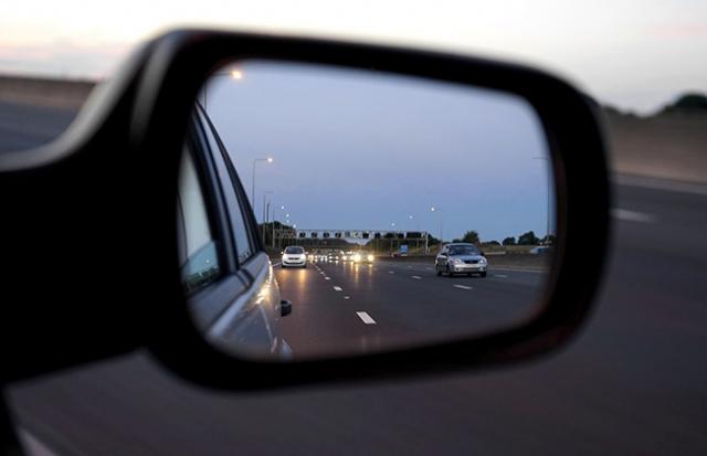 知り合いの車を盗む夢