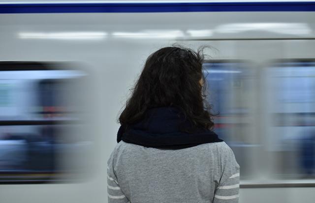 電車にひかれ、痛みを感じつつも無傷の夢