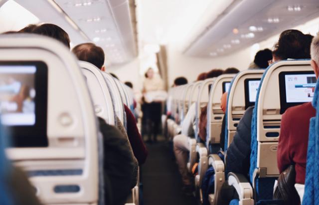 乗っている飛行機が揺れる