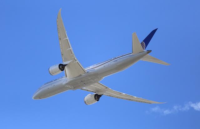 飛行機が山に墜落する夢