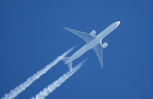 飛行機が墜落して爆発する夢
