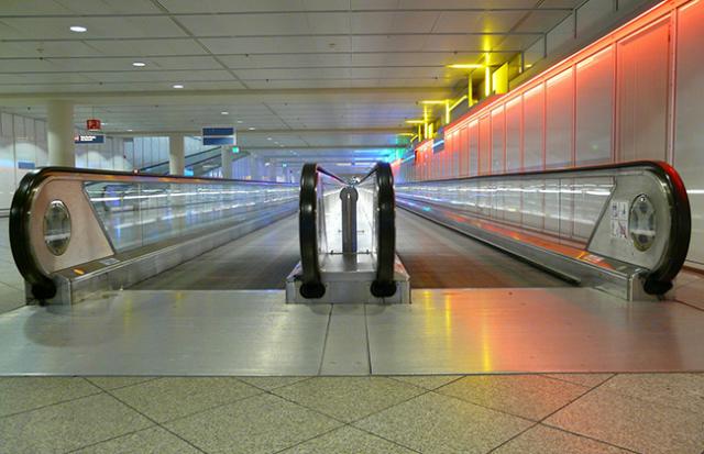 空港で佇む