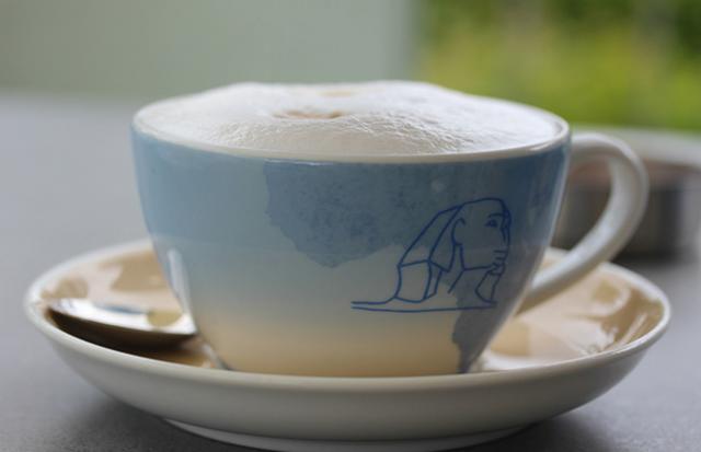 温かいカフェオレを飲んでホッとする夢