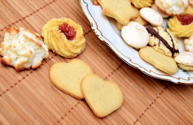 空腹感を感じてクッキーを食べている夢