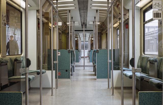 乗換えアプリを使って、電車の乗り継ぎを確実にしている夢