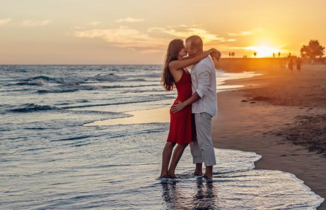 知らない老人の人とキスをする夢