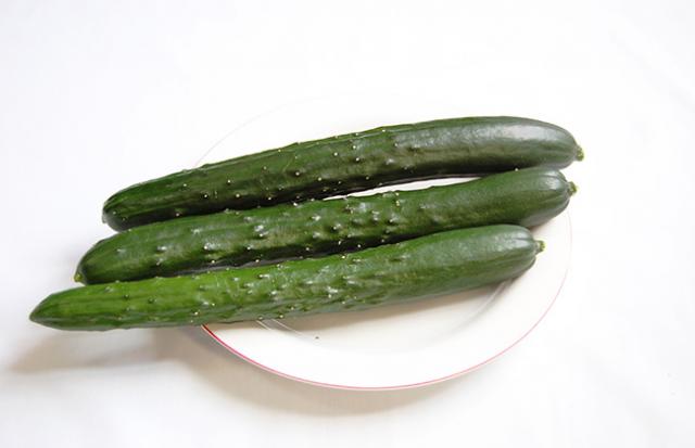 きゅうりをサラダにして食べている夢